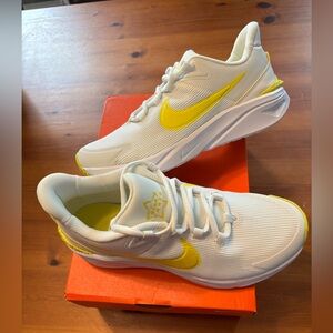 New Nike Star Runner White and Yellow Sneakers Kids Size 6y Women’s Size 7.5